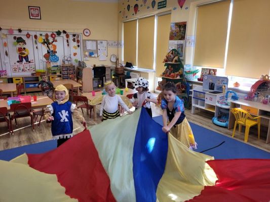 Grafika #2: 04.11.2022 Dzień Postaci z Bajek Gr1