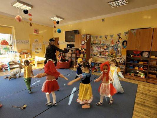 Grafika #6: 04.11.2022 Dzień Postaci z Bajek Gr1