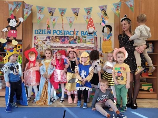 Grafika #13: 04.11.2022 Dzień Postaci z Bajek Gr1