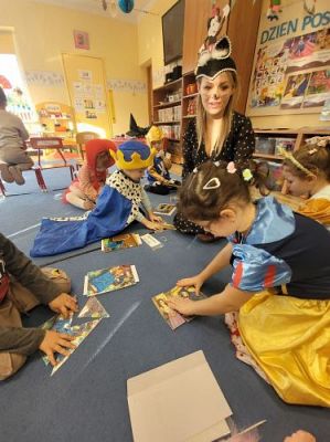 Grafika #19: 04.11.2022 Dzień Postaci z Bajek Gr1