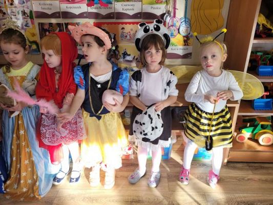 Grafika #21: 04.11.2022 Dzień Postaci z Bajek Gr1