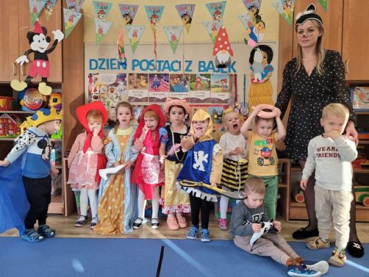 Grafika #22: 04.11.2022 Dzień Postaci z Bajek Gr1