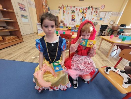 Grafika #25: 04.11.2022 Dzień Postaci z Bajek Gr1