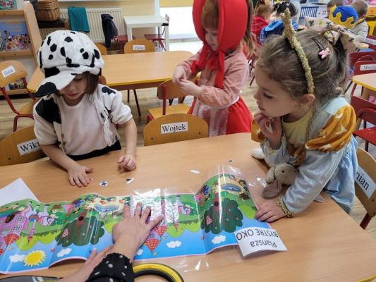 Grafika #28: 04.11.2022 Dzień Postaci z Bajek Gr1