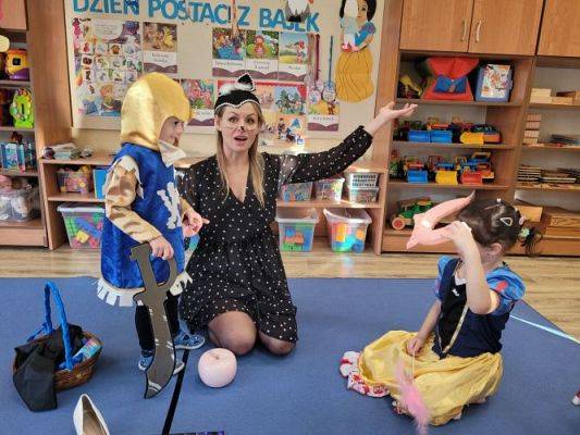 Grafika #32: 04.11.2022 Dzień Postaci z Bajek Gr1