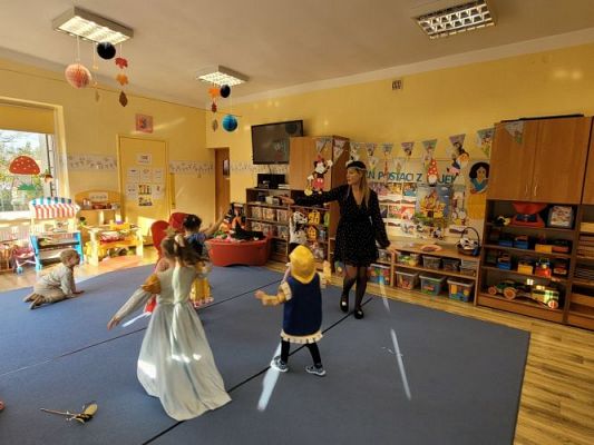 Grafika #41: 04.11.2022 Dzień Postaci z Bajek Gr1