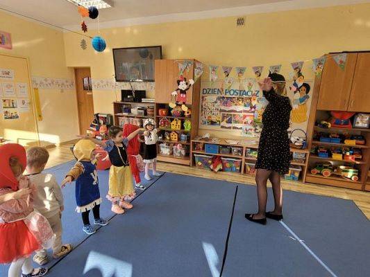 Grafika #49: 04.11.2022 Dzień Postaci z Bajek Gr1