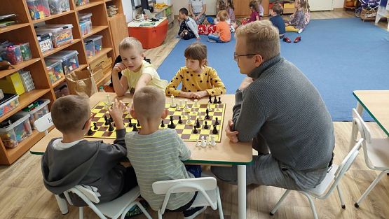 Grafika #1: Zajęcia w klubie szachowym - gr III
