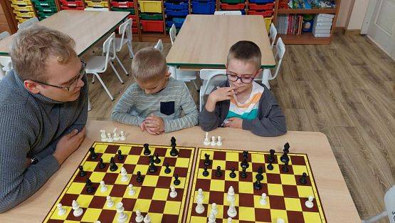 Grafika #3: Zajęcia w klubie szachowym - gr III