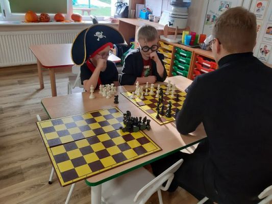 Grafika #5: Zajęcia w klubie szachowym - gr III