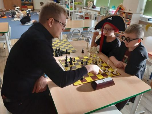 Grafika #6: Zajęcia w klubie szachowym - gr III