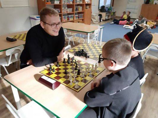 Grafika #7: Zajęcia w klubie szachowym - gr III