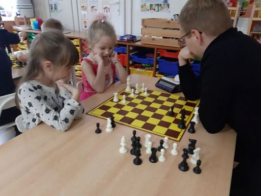 Grafika #11: Zajęcia w klubie szachowym - gr III