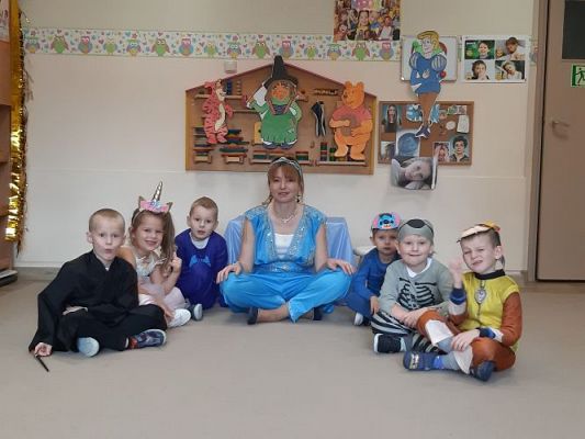 Grafika #1: 04.11.2022 Dzień postaci z bajek