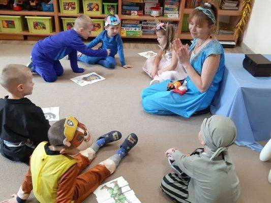 Grafika #8: 04.11.2022 Dzień postaci z bajek