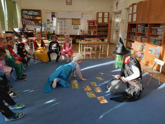 Grafika #12: 04.11.2022 Dzień postaci z bajek