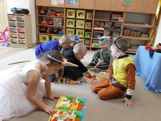 Grafika #13: 04.11.2022 Dzień postaci z bajek