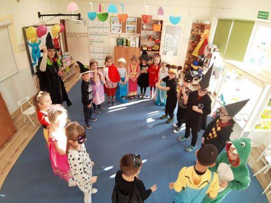 Grafika #21: 04.11.2022 Dzień postaci z bajek