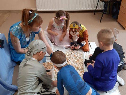 Grafika #25: 04.11.2022 Dzień postaci z bajek