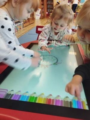 Grafika #1: 25.10.2022 Zajęcia interaktywne w grupie Maluchów