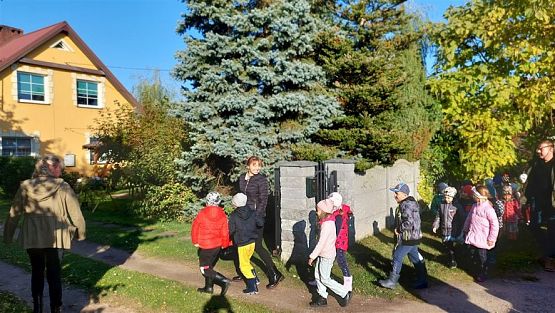 Grafika #1: 13.10.2022 Z wizytą w pasiece - Gr III