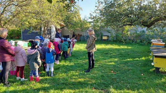 Grafika #8: 13.10.2022 Z wizytą w pasiece - Gr III