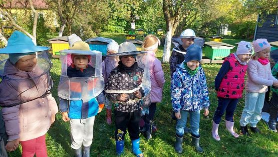 Grafika #10: 13.10.2022 Z wizytą w pasiece - Gr III