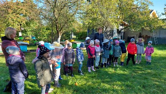 Grafika #12: 13.10.2022 Z wizytą w pasiece - Gr III