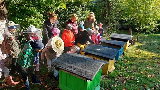 Grafika #22: 13.10.2022 Z wizytą w pasiece - Gr III