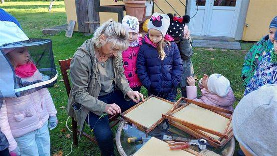 Grafika #42: 13.10.2022 Z wizytą w pasiece - Gr III