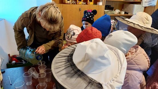 Grafika #48: 13.10.2022 Z wizytą w pasiece - Gr III