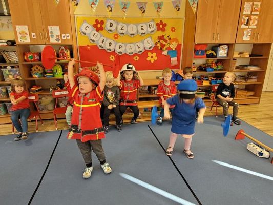 Grafika #3: 30.09.2022 Dzień Chłopaka gr1