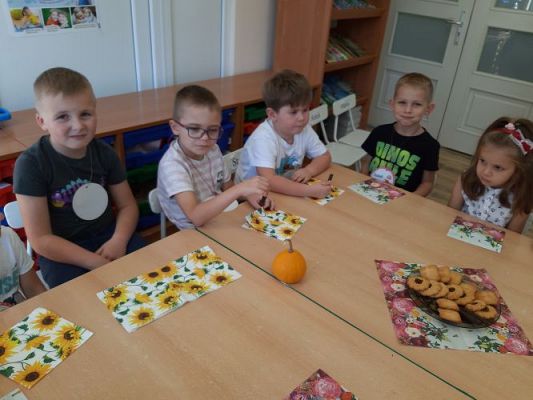 Grafika #80: 30.09.2022 Dzień chłopaka w gr III