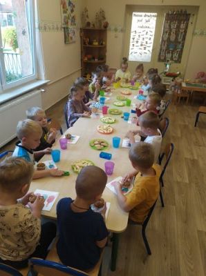 Grafika #9: 30.09.2022 Dzień chłopaka w gr II