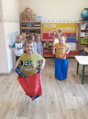 Grafika #20: 30.09.2022 Dzień chłopaka w gr II