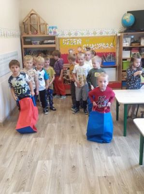 Grafika #25: 30.09.2022 Dzień chłopaka w gr II