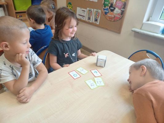 Grafika #6: Poznajemy figury geometryczne z GeniBotem gr 2 i gr 3