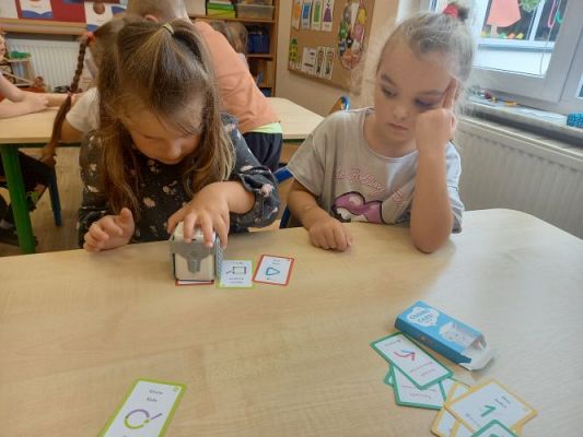 Grafika #10: Poznajemy figury geometryczne z GeniBotem gr 2 i gr 3
