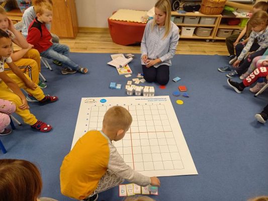 Grafika #18: Poznajemy figury geometryczne z GeniBotem gr 2 i gr 3