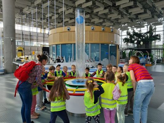 Grafika #33: 27.09.2022 Wycieczka do Centrum Nauki Experyment w Gdyni gr. III