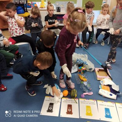 Grafika #1: 16.09.2022 Sprzątanie świata gr II i III