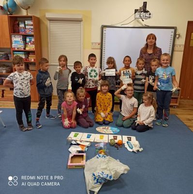 Grafika #10: 16.09.2022 Sprzątanie świata gr II i III