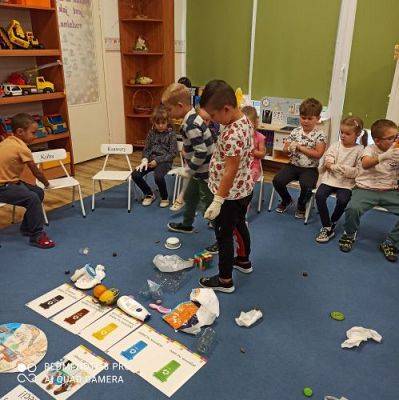 Grafika #11: 16.09.2022 Sprzątanie świata gr II i III