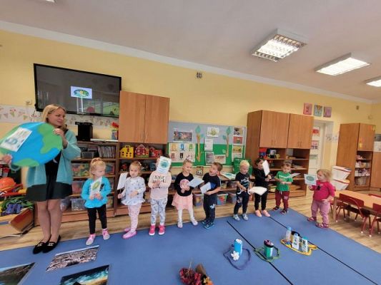 Grafika #15: 16.09.2022 Sprzątanie Świata gr I