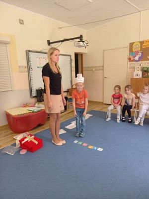Grafika #1: Robotyka/programowanie 2.GeniBot-robot przy pomocy gestów zaprogramowany