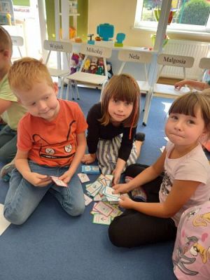 Grafika #9: Robotyka/programowanie 2.GeniBot-robot przy pomocy gestów zaprogramowany
