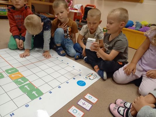 Grafika #19: Robotyka/programowanie 2.GeniBot-robot przy pomocy gestów zaprogramowany