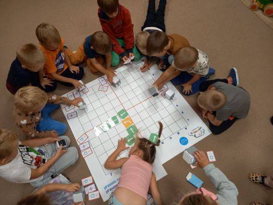 Grafika #24: Robotyka/programowanie 2.GeniBot-robot przy pomocy gestów zaprogramowany