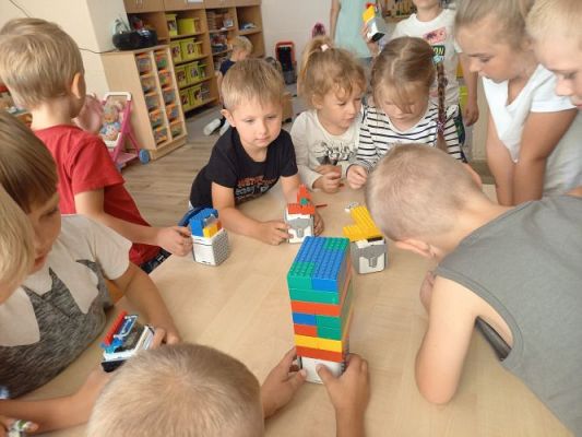 Grafika #2: Robotyka/programowanie 1. Poznajemy GeniBota