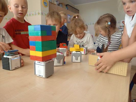 Grafika #8: Robotyka/programowanie 1. Poznajemy GeniBota